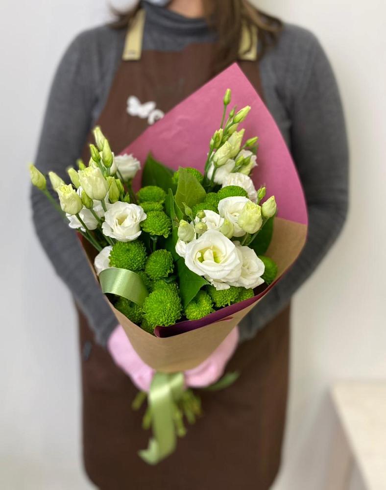 Букет морозный день в Алексеевской Волгоградской области Букет цветов из: Хризантемы и Лизиантусы в Алексеевской Волгоградской области