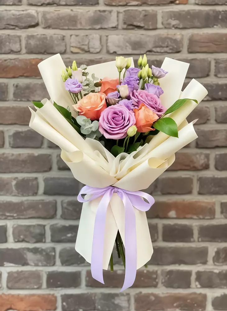 Букет цветов из: Лизиантусы и Розы в Алексеевской Волгоградской области