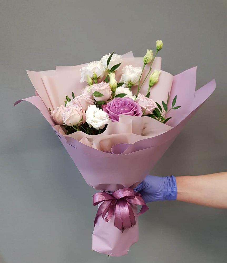 Букет Легкое дыхание в Алексеевской Волгоградской области Букет цветов из: Розы и Лизиантусы в Алексеевской Волгоградской области